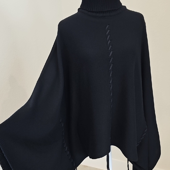 Chico's Design Black Faux Suede Trim Turtleneck Poncho, Sweater Sz M/L - Picture 5 of 9